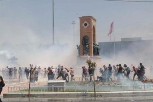 'Gezi eylemcileri m&uuml;ebbetlik'