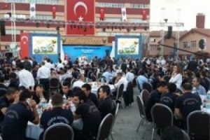 Erdoğan'a &Ccedil;evik Kuvvet iftarında &ouml;zel şerbet