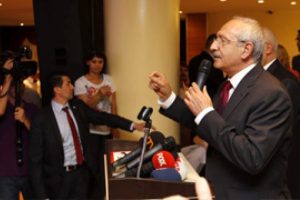 'Sen kimsin ki, izin veriyorsun bu gen&ccedil;lere!'