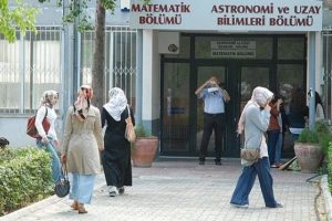 O profes&ouml;re "baş&ouml;rt&uuml;" cezası