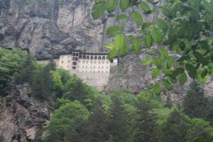 S&uuml;mela Manastırı'nda ayin