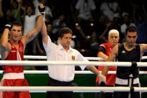 Şampiyon boks&ouml;rden Aziz Yıldırım'a ziyaret