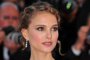 Natalie Portman y&ouml;netmen oluyor