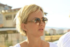 Halkın demokrasiye inancı siyasilerden daha &ccedil;ok