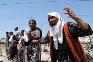Romanlardan enkazda birlik &ccedil;ağrısı