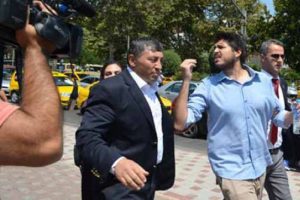 Başbakan'a ışıklarda protesto!