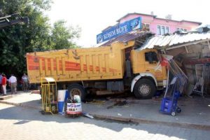 Faciaya kıl payı