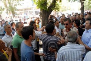 CHP'lilerle AK Partililer yumruk yumruğa