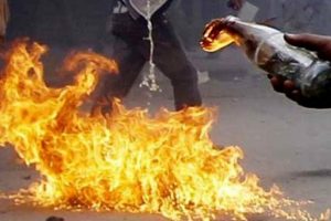 Molotoflu saldırganlar g&ouml;zaltına