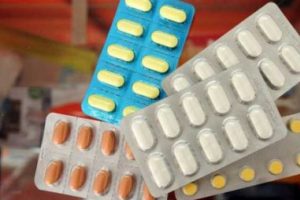 Suriyeli m&uuml;lteciler i&ccedil;in ila&ccedil; toplama kampanyası