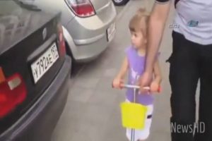 İşte otomobil uzmanı k&uuml;&ccedil;&uuml;k kız