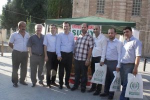 AK Parti'den Suriyelilere Ramazan yardımı