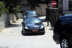 Erdoğan torunu ile Cuma namazına gitti