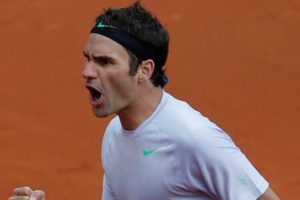 Federer'de d&uuml;ş&uuml;ş s&uuml;r&uuml;yor!