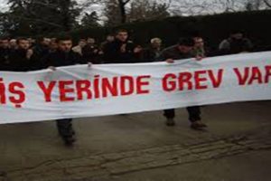 İzmir'deki grevde iş&ccedil;iler ikiye b&ouml;l&uuml;nd&uuml;