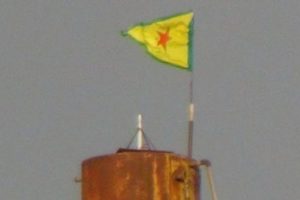PYD'nin bayrağı indirildi