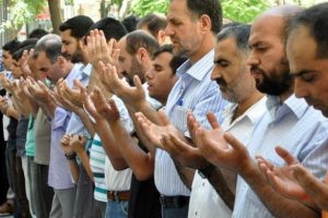 Mısır'da &ouml;lenler i&ccedil;in gıyabi cenaze namazı