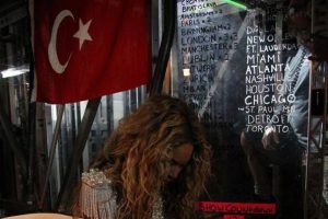 Beyonce Türk Bayrağı önünde dua etti