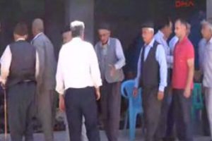 Validen acılı aileye taziye ziyareti