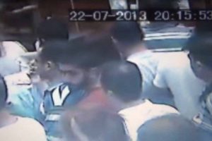 Pide kuyruğunda hırsızlık kamerada