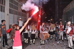 Bursa'da darbuka ve klarnet eşliğinde sahur keyfi