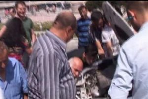 Taksim'de kedi kurtarma operasyonu