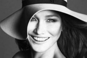 Carla Bruni sitesinin masrafını devlete &ouml;detmiş