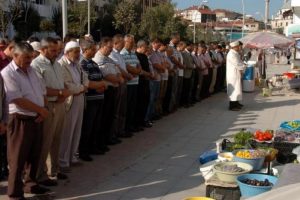 Mısır'da &ouml;lenler i&ccedil;in gıyabi cenaze namazı