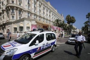 Cannes'da m&uuml;cevher soygunu