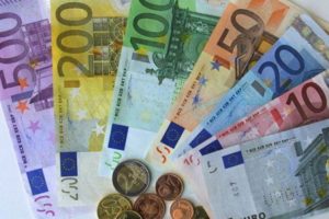 Dolar/euro g&uuml;ne b&ouml;yle başladı