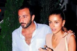 &Ouml;zge Ulusoy ve Hakan Baş ile Bebek'teydi.