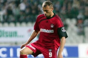 Cenk Tosun yeni sezondan umutlu