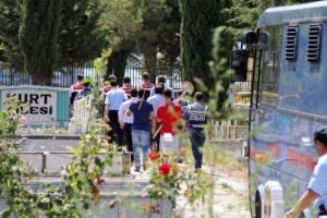 Yolsuzluk belgeleri mezarlıktan &ccedil;ıktı