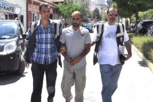 Şikayetinden vazge&ccedil;meyen eski eşini bı&ccedil;akladı
