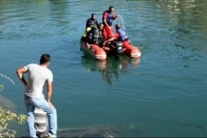 İki gencin akılalmaz &ouml;l&uuml;m&uuml;!