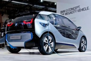 BMW ilk elektrikli aracını tanıtıyor