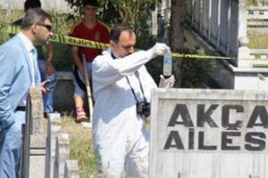 Dedesinin mezarından &ccedil;ıktı! Olayı o &ccedil;&ouml;zecek