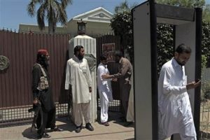 Pakistan'da cezaevine saldırı