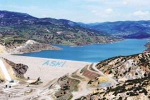 Su kavgası b&uuml;y&uuml;yor! Musluk suyu i&ccedil;meyin