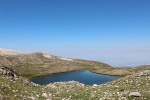 Uludağ'ın g&ouml;llerinden 300 kilo &ccedil;&ouml;p toplandı