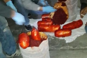Sal&ccedil;a bidonlarıyla esrar sevkiyatı