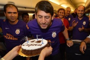 &Uuml;mit Davala'nın doğum g&uuml;n&uuml; u&ccedil;akta kutlandı