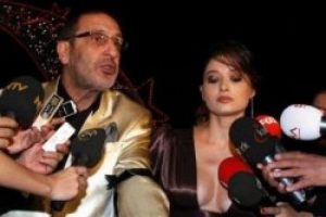 Cem &Ouml;zer'den Nurg&uuml;l Yeşil&ccedil;ay'a film teklifi