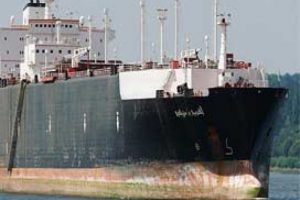 &Ccedil;anakkale'de petrol tankeri karaya oturdu