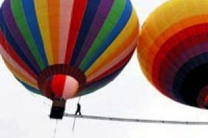 İki balon arasında &ouml;l&uuml;m y&uuml;r&uuml;y&uuml;ş&uuml;