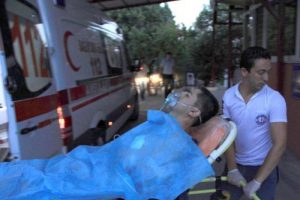 M&uuml;d&uuml;r&uuml;n&uuml; sokak ortasında bı&ccedil;akladı