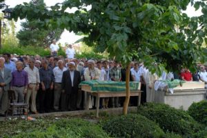 Rize'de tuhaf bir cenaze t&ouml;reni