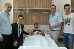 Bir g&ouml;z&uuml; 12 yıldır g&ouml;rmeyen Furkan'ın kornea sevinci