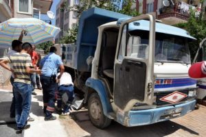 Damper altında feci şekilde can verdi