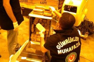 Sınır kapısında dev uyuşturucu operasyonu